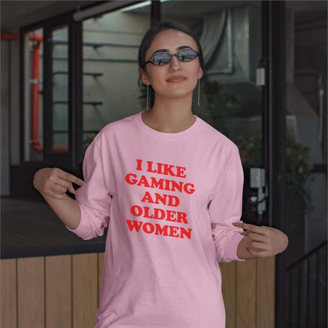 I Like Gaming And Older Women Hoodie GurshVE